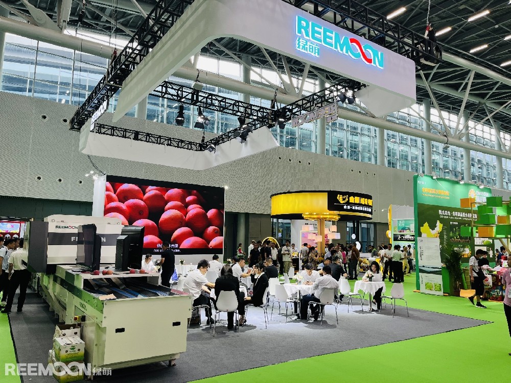 9月1日— 3日，全球果蔬領域引人矚目的盛會——2023國際水果展在廣州中國進出口商品交易會展館（廣交會展館）盛大召開！本次展會成為全球果蔬企業和行業人士的焦點。展會以“世界水果，中國市場”為主題，來自全球的200多家企業紛紛亮相，展示其最新的產品和技術。作為中國果蔬分選領航企業，綠萌攜其創新技術和果蔬采后分選